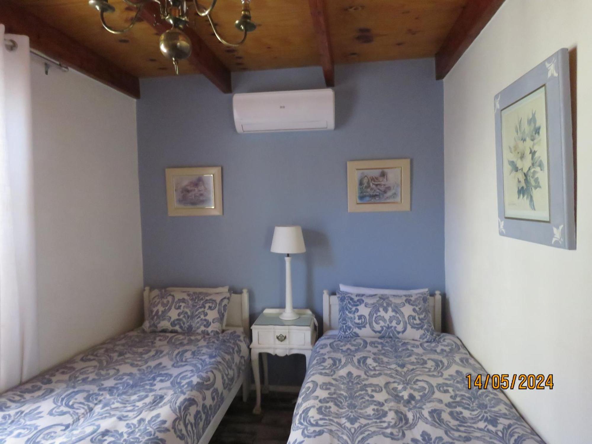 Town And Country Apartment Каледон Екстериор снимка