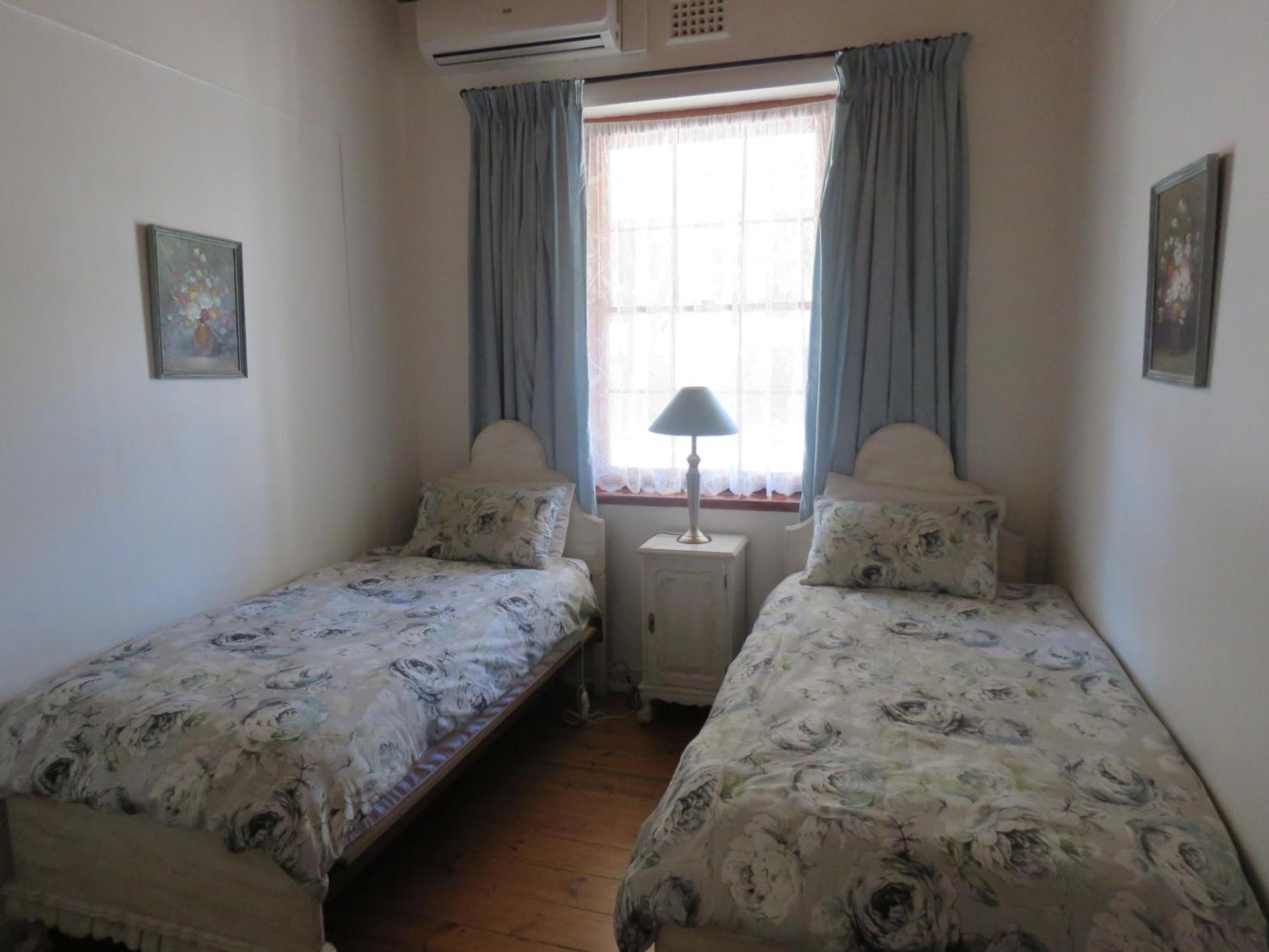 Town And Country Apartment Каледон Екстериор снимка